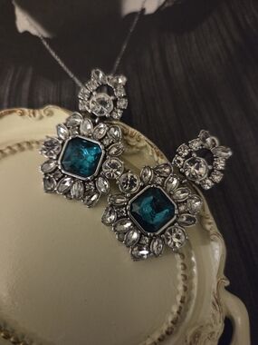 High-End Teal Stone Center Glass Cut Crystal "Diamond" Look Sling Back Pierced